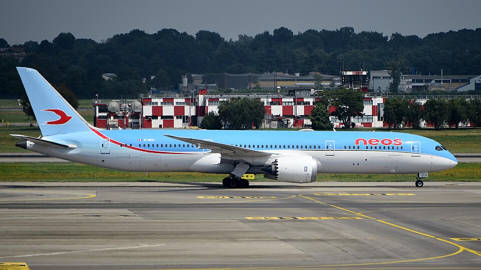 Neos aircraft